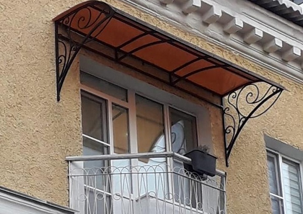 Изготовление и монтаж кованого козырька для балкона , г. Краснотурьинск