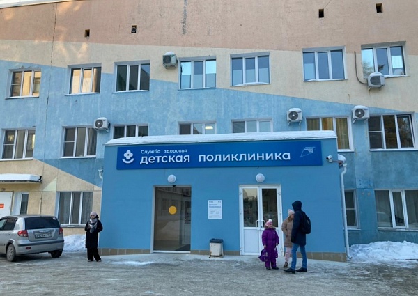 Изготовление и монтаж вывески для детсой поликлиники, Краснотурьинск