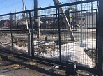 Изготовление и монтаж откатных ворот из 3Д сетки для школы №28, г. Краснотурьинск
