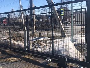 Изготовление и монтаж откатных ворот из 3Д сетки для школы №28, г. Краснотурьинск