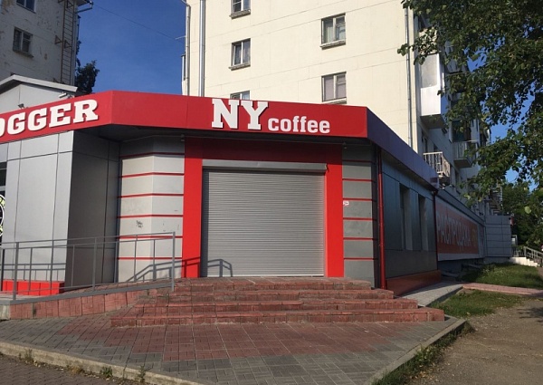 Вывески "NY coffee" и "HOT DOGGER"