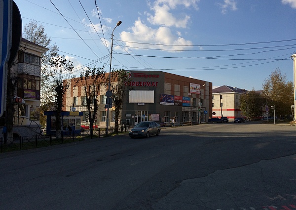 Размещение рекламы г. Карпинск, ул. Мира 46 призматрон