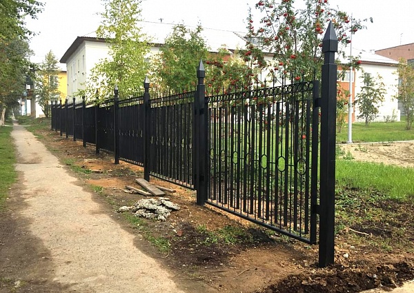 Изготовление и монтаж забора  в парке имени Юрия Гагарина,  Краснотурьинск