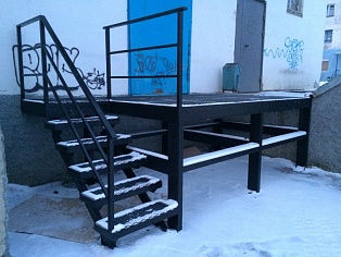 Изготовление металлических конструкций площадки, перил г. Карпинск