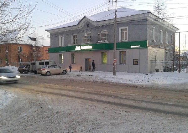 оформление фасада - УралТрансБанк, Краснотурьинск, Чкалова, 12