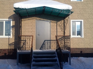 Сварка, установка крылечка, перил и козырька на коттедж