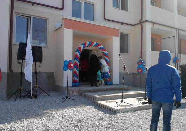 Оформление шарами , сдача дома г. Карпинск, ул. Мира,30