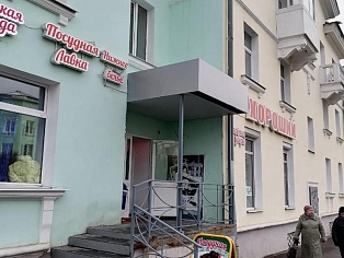 Изготовление и монтаж козырька для магазина "Хороший", Краснотурьинск