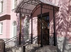 Изготовление и монтаж кованого крыльца и козырька для клиники  стоматологии и косметологии "Центральная", г.Краснотурьинск