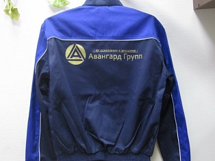 Нанесение фирменного логотипа на форму 