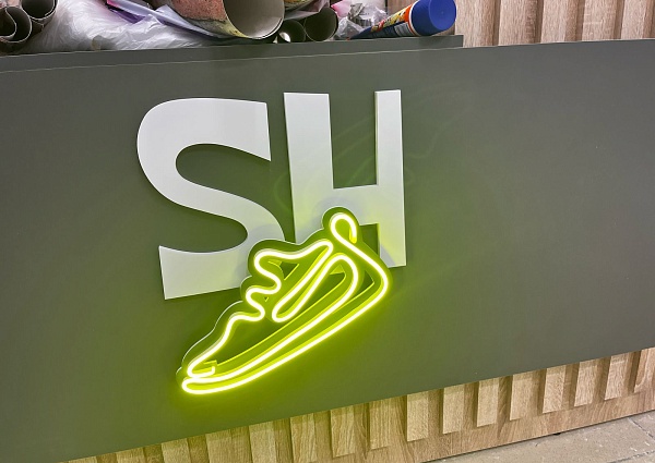 Неон Sneaker House