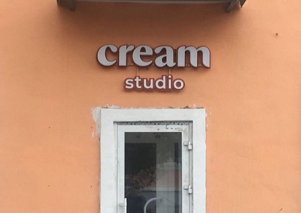 Изготовление и монтаж световой вывески "CREAM studio", г. Краснотурьинск