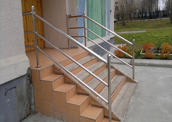 Изготовление и монтаж поручней из нержавеющей стали