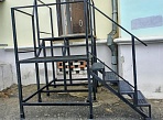 Изготовление и монтаж крыльца из металла для магазина "Гастроном", Краснотурьинск