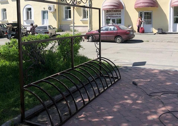 Изготовление и монтаж велопарковки для пиццерии "Маэстро", Краснотурьинск