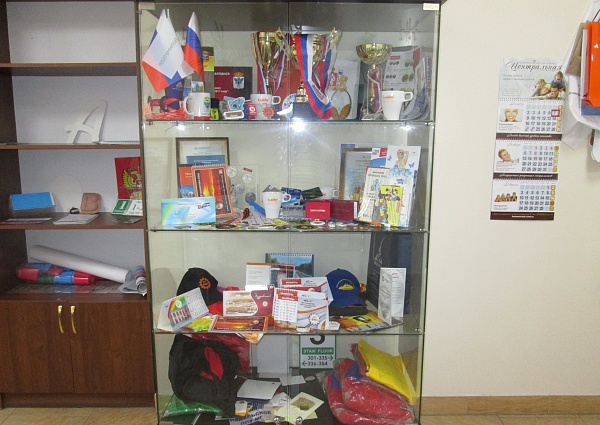 Флаги, футболки, кепки, кубки, медали, дипломы, открытки, приглашения, календари, ручки, зажигалки, наградные ленты, кружки, подарочные книги