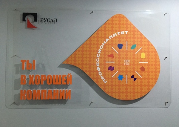 Изготовление и монтаж интерьерных вывесок и табличек для Краснотурьинского колледжа искусств, Краснотурьинс