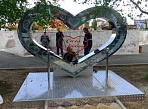  Арт объект "Сила любви", нержавеющая сталь, неон, световые эффекты.