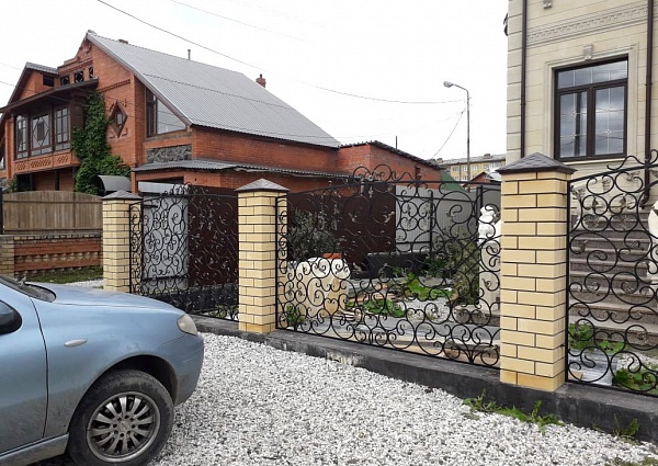 Изготовление и монтаж кованого забора и калитки в частном доме, Краснотурьинск
